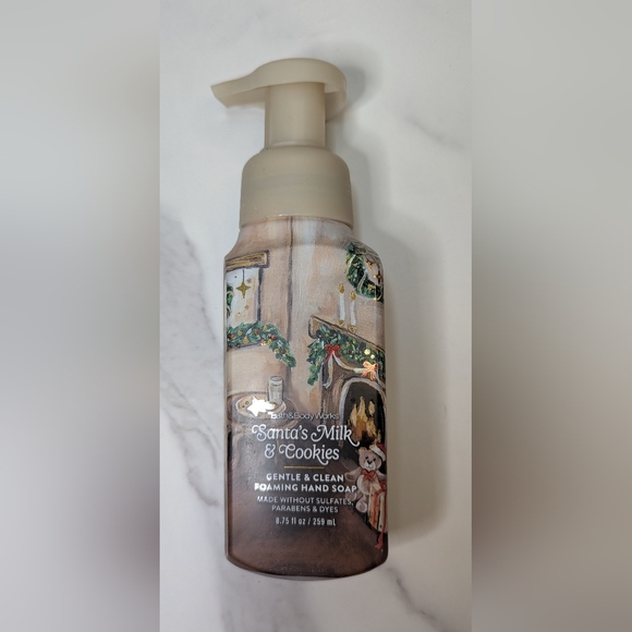 Bath & Body Works Santa's Milk & Cookies Gentle Foaming Hand Soap NWT - Picture 2 of 2